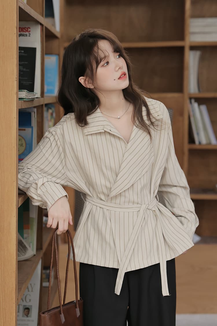 2026 실사 가을 새로운 허리 수축 프랑스식 캐주얼 스트라이프 디자인 센스 터틀넥 레이스업 둘 착용 셔츠 맨위 상세 이미지 5