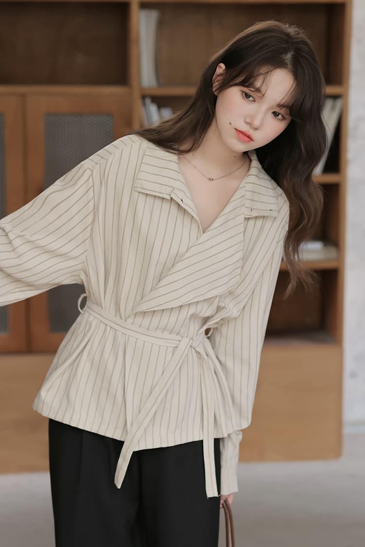 2026 실사 가을 새로운 허리 수축 프랑스식 캐주얼 스트라이프 디자인 센스 터틀넥 레이스업 둘 착용 셔츠 맨위 상세 이미지 6
