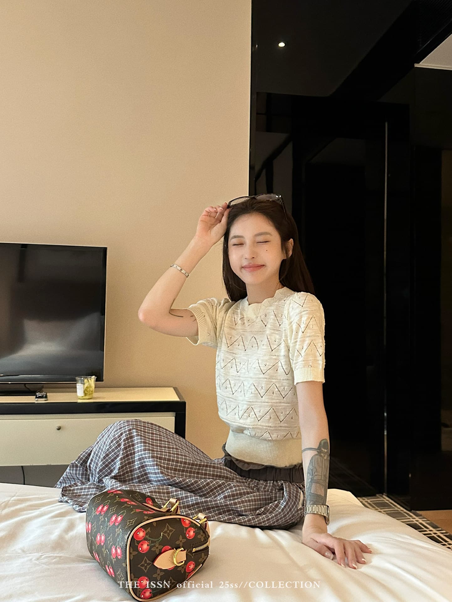 라운드 넥 홀로우 아웃 스트랩 반팔 니트 스웨터 여성 여름 한 부서 루즈핏 슬림해 보이는 쇼트 스타일 허리 수축 티셔츠 맨위 상세 이미지 1