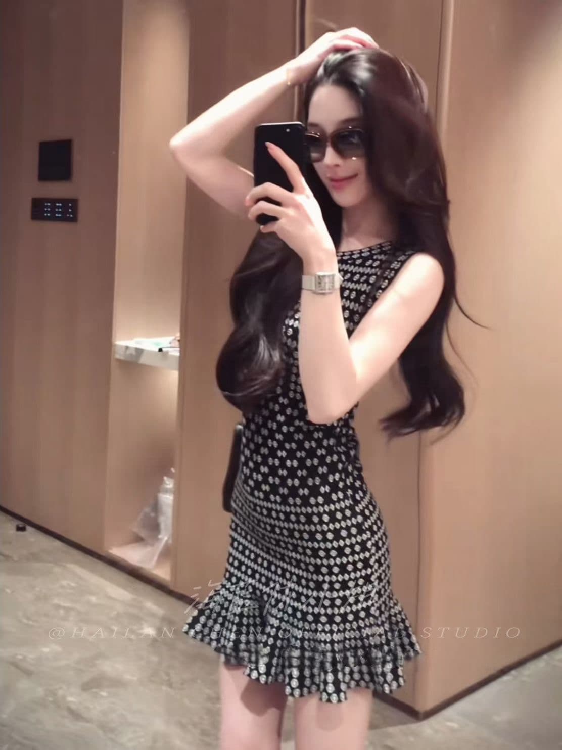 프랑스식 아름다운 검정색 프린트 민소매 여성 드레스 여름 순수한 욕망 바람 품격 허리 수축 몸매 가꾸기 타이트 스커트 짧은 치마 이미지 3