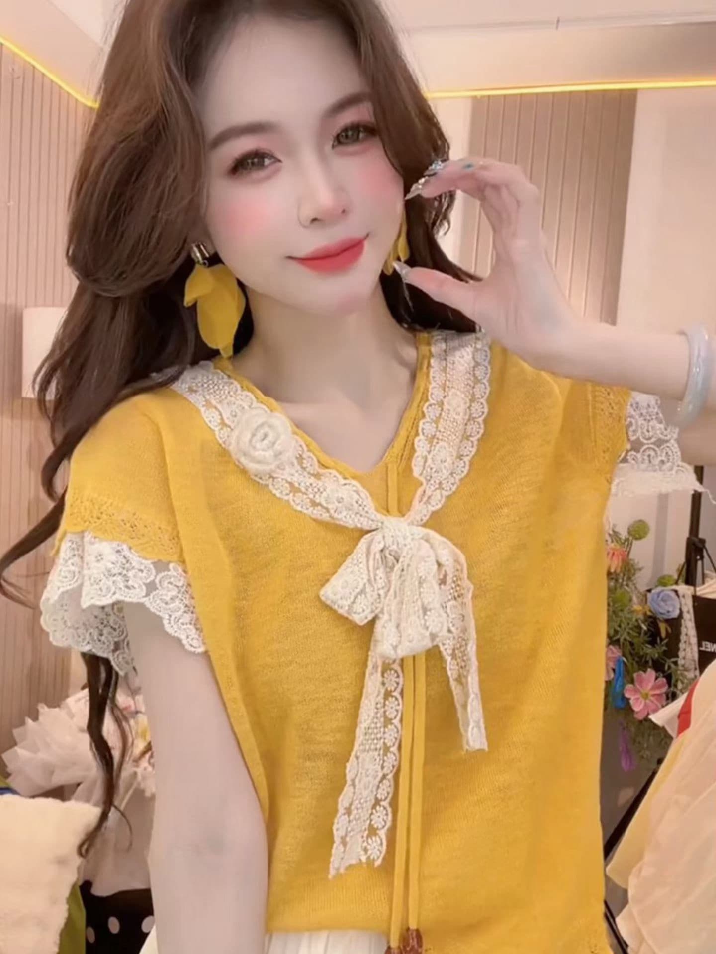 도파민 바람 여성 여름 한 부서 쇼트 스타일 레이스 조각 V넥 반팔 맨위 대나무 마디 마 이미지 3