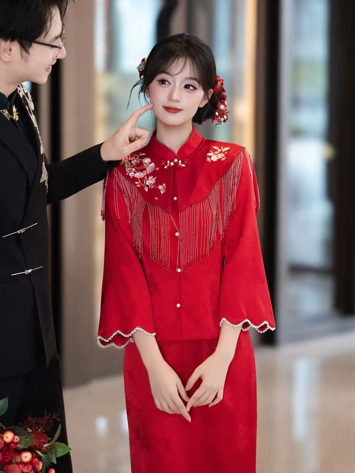 새로운 중식 토스트 서비스 신부 빨간색 긴팔 술 무거운 작업 고급 대기 참여 예복 치마 뒷문 고마워. 잔치
