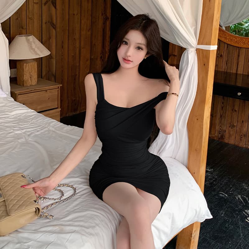 핫걸 펌프 Pleat 불규칙 이슬 어깨끈 가슴 패드 여성 드레스 아모이 하이웨이스트 몸매 가꾸기 슬림해 보이는 타이트 스커트 미니 스커트 순수한 욕망 이미지 5
