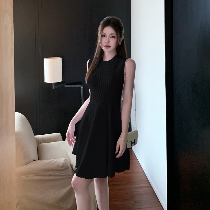 2026 가을 겨울 새로운 3 차원 다이아몬드 모양 곡물 민소매 라운드 넥 품격 패션 몸매 가꾸기 한 마디 니트 드레스 만나는 이미지 6