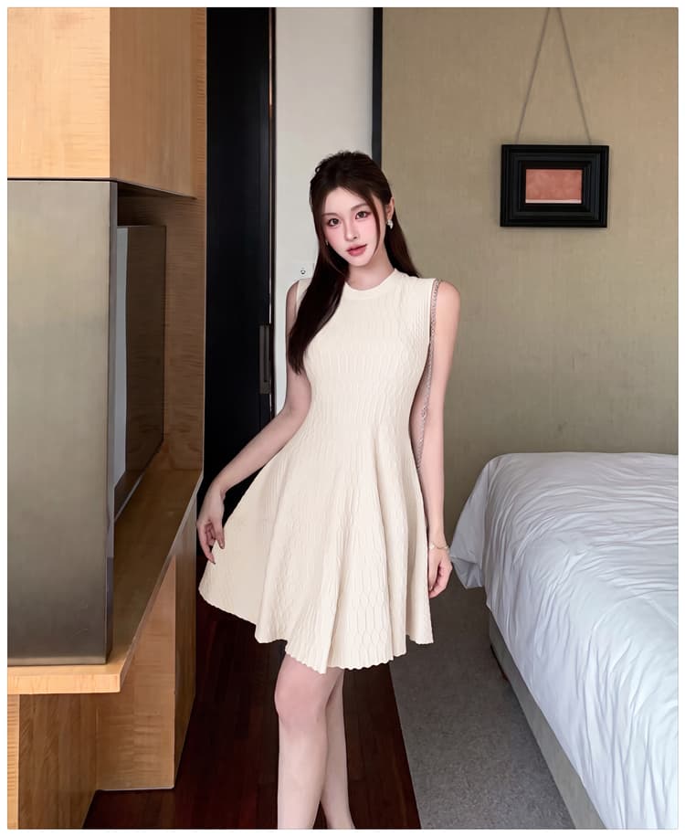 2026 가을 겨울 새로운 3 차원 다이아몬드 모양 곡물 민소매 라운드 넥 품격 패션 몸매 가꾸기 한 마디 니트 드레스 만나는 상세 이미지 24