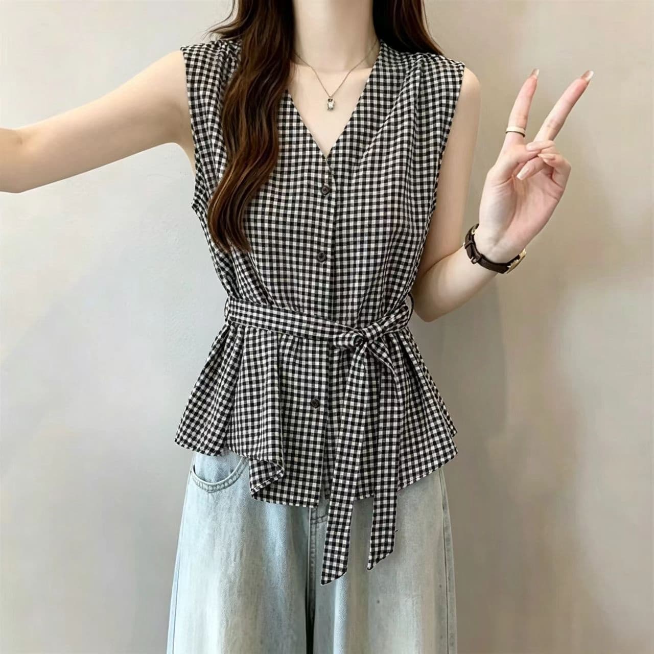 2026 여름 새로운 다용도 민소매 여성 셔츠 지성 바람 체크무늬 V넥 허리 수축 레이스업 슬림해 보이는 작은 셔츠 맨위 이미지 3