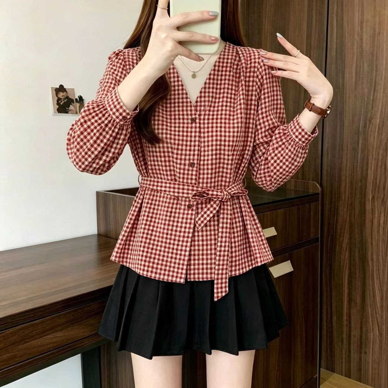 프랑스식 레트로 V넥 체크무늬 긴팔 여성 셔츠 2026 봄 가을 새로운 허리 수축 레이스업 슬림해 보이는 디자인 센스 셔츠 이미지 2
