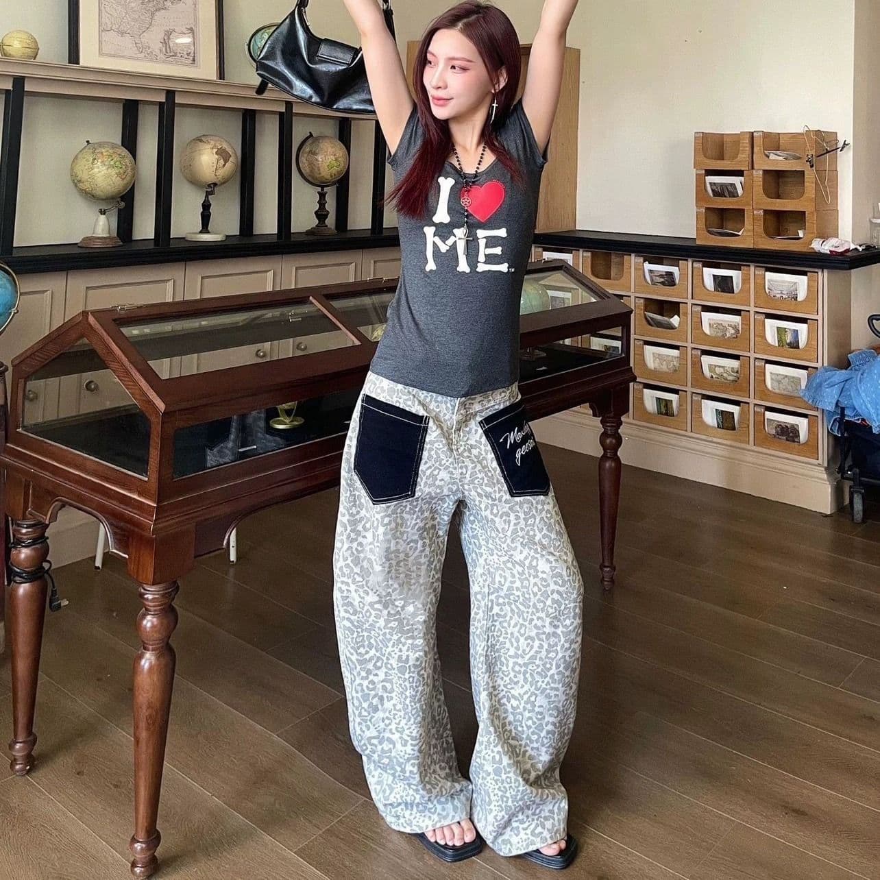 아메리칸 레트로 레오파드 무늬 패치 주머니 청바지 여성 2026 여름 루즈핏 거리 넓은 다리 모통이 칼 캐주얼 긴 바지 이미지 4