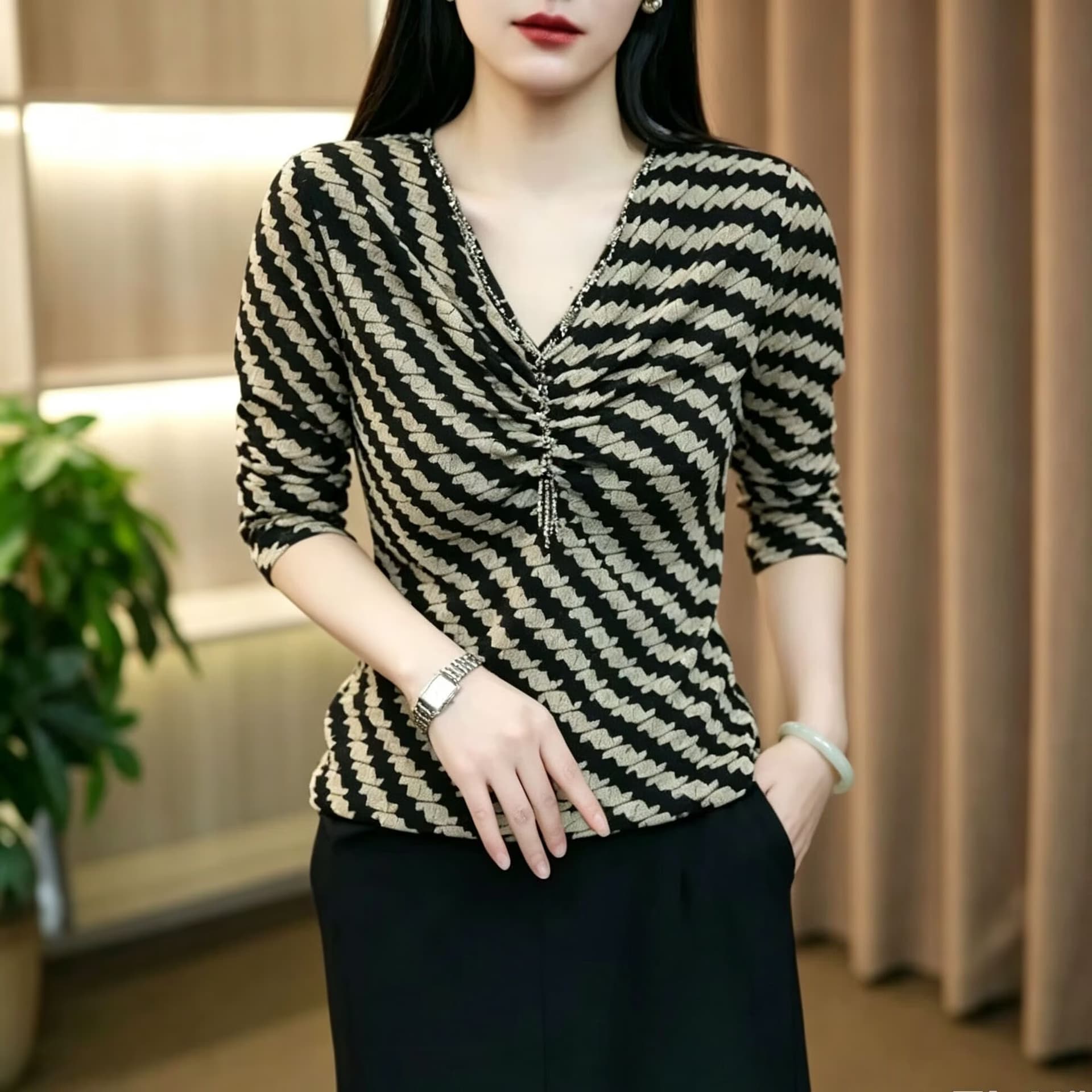 가을 연령 감소 V넥 긴팔 패션 V넥 다용도 품격 슬림해 보이는 외국 가스 티셔츠 품격 여자 맨위 상세 이미지 3