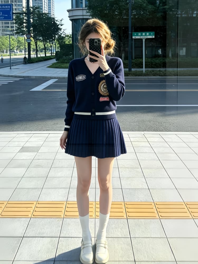 작은 샤넬 스타일 세트 여성 2026 새로운 진한 파란색 V넥 니트 오픈 가디건 플리츠 스커트 슬림해 보이는 품격 투피스 세트 트렌디 상세 이미지 1