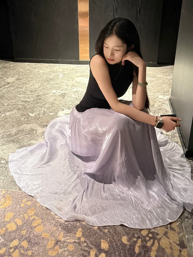 슈퍼 잘 생긴 프랑스식 깃발 새틴 반신 스커트 여성 여름 2026 새로운 고급 큰 진자 하이웨이스트 품격 한 마디 롱 스커트 상세 이미지 1