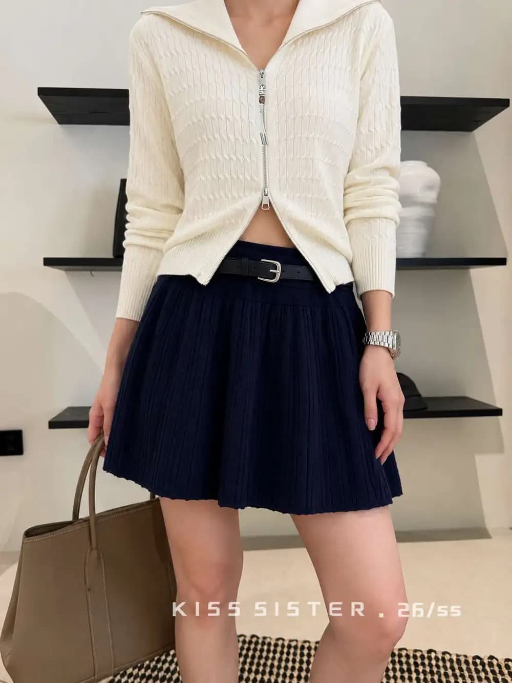 가을 여성 레트로 단색 허리밴드 표지 넓적 다리 플리츠 한 마디 반신 스커트 상세 이미지 12