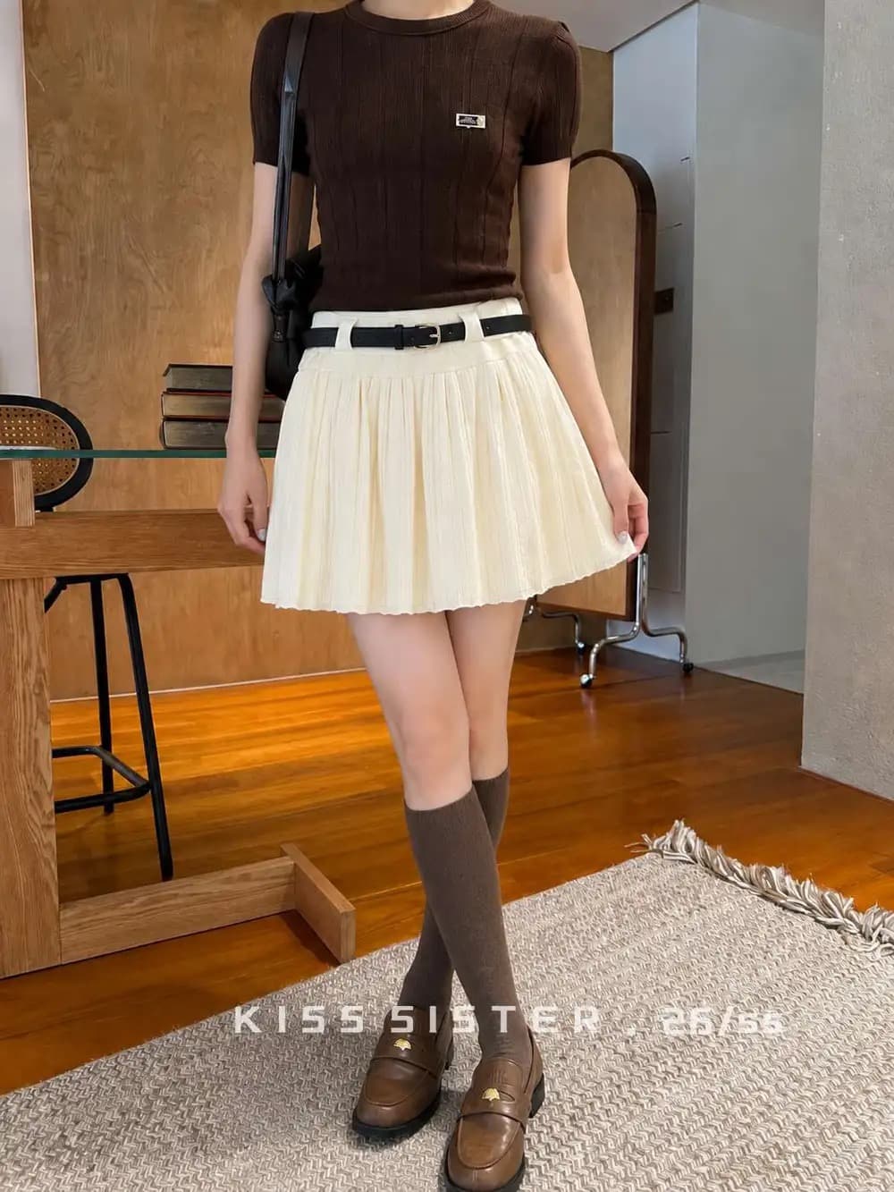 가을 여성 레트로 단색 허리밴드 표지 넓적 다리 플리츠 한 마디 반신 스커트 상세 이미지 19