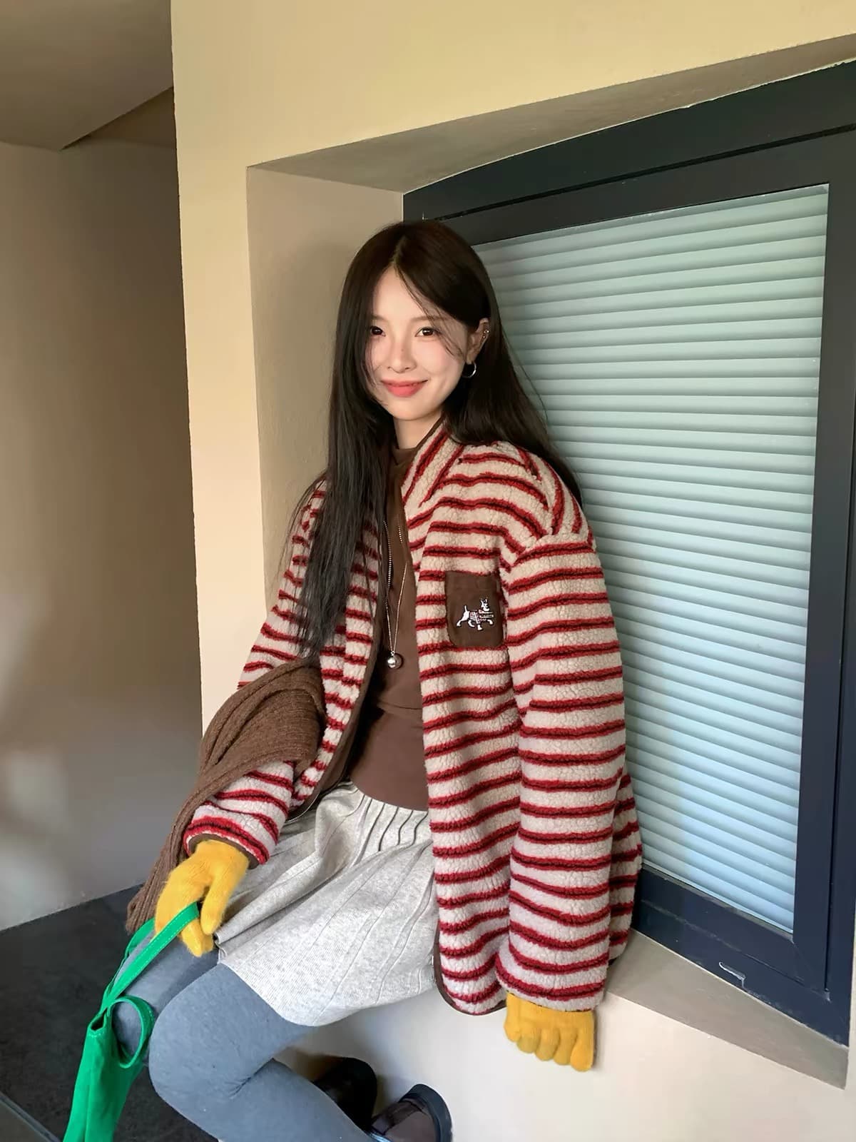 cckok 이른 봄 겨울 한 부서 출퇴근 착용 가져 가라. 단색 니트 장난기 넘치는 플리츠 미니 스커트 여성 이미지 3