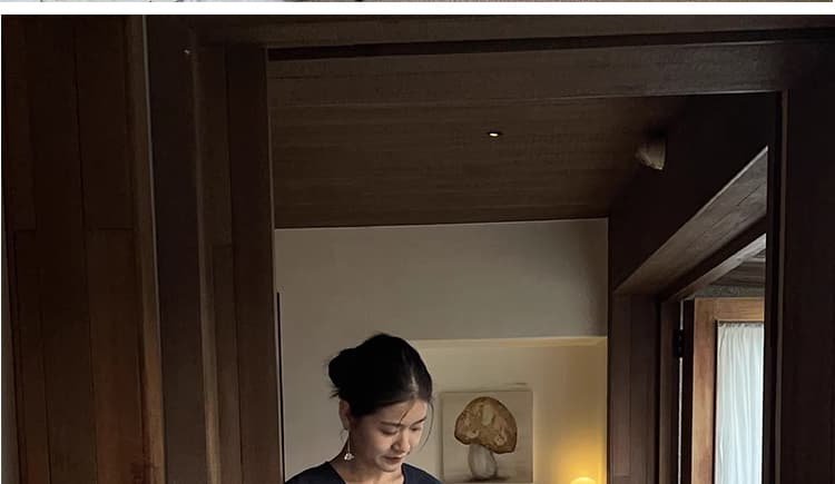지금 루즈핏 V넥 날다 소매 작은 셔츠 슬림해 보이는 품격 슬립 드레스 롱 스커트 스택 착용 임산부 투피스 세트 상세 이미지 25
