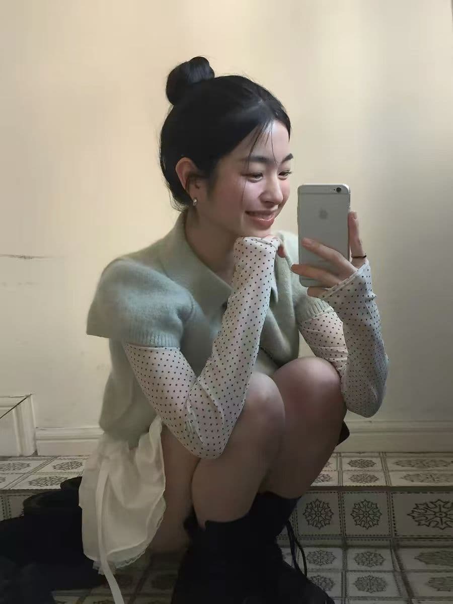 한국 동대문 2025 가을 새로운 연령 감소 POLO 칼라 부서 버클 쇼트 스타일 반팔 스웨터 여자 슬림해 보이는 니트 스웨터 상세 이미지 6