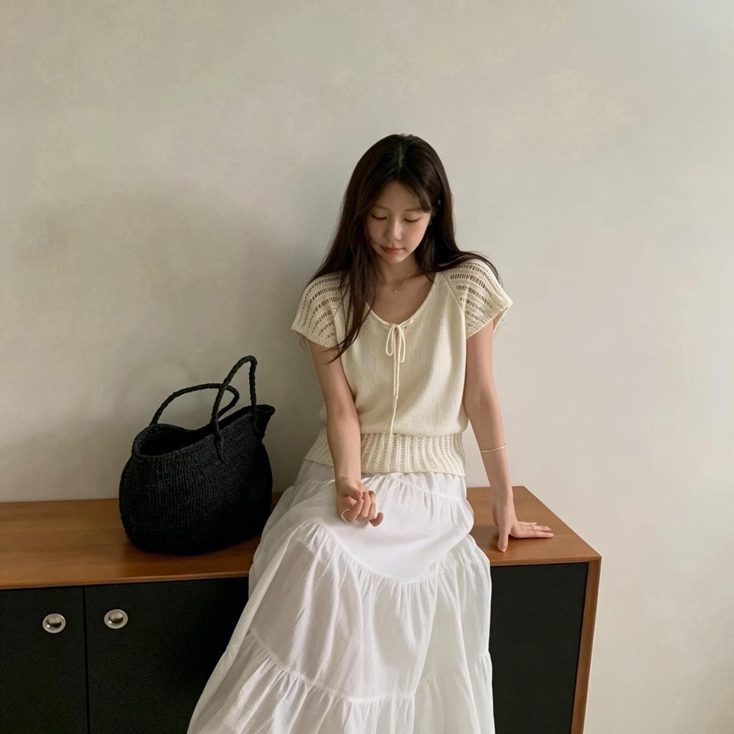 한국 동대문 여름 새로운 프랑스식 레트로 V넥 레이스업 홀로우 아웃 반팔 니트 스웨터 여성 한 첨부 된 의류 트렌디 상세 이미지 1