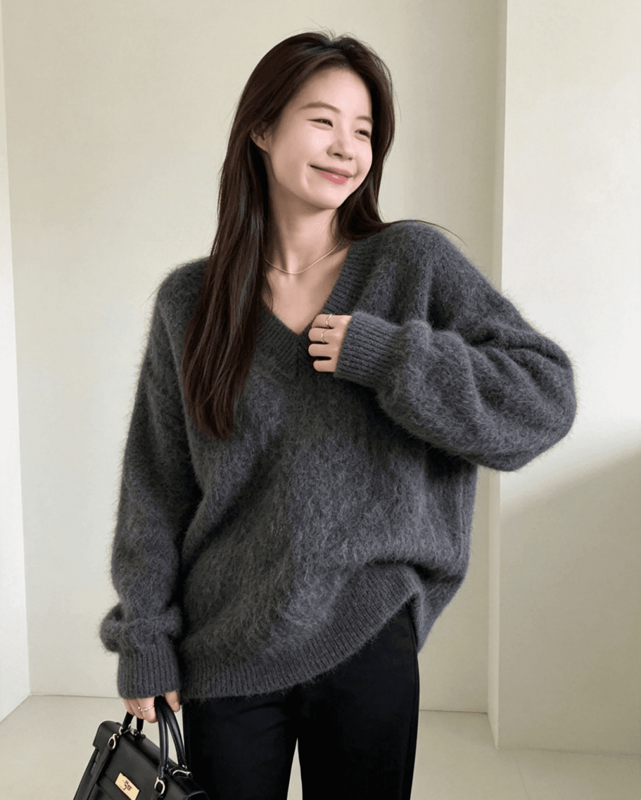 회색 V넥 모헤어 스웨터 여자 가을 겨울 고급 센스 느긋한 바람 풀오버 니트 스웨터 와이드 부드러운 찹쌀 맨위 두꺼움 상세 이미지 4