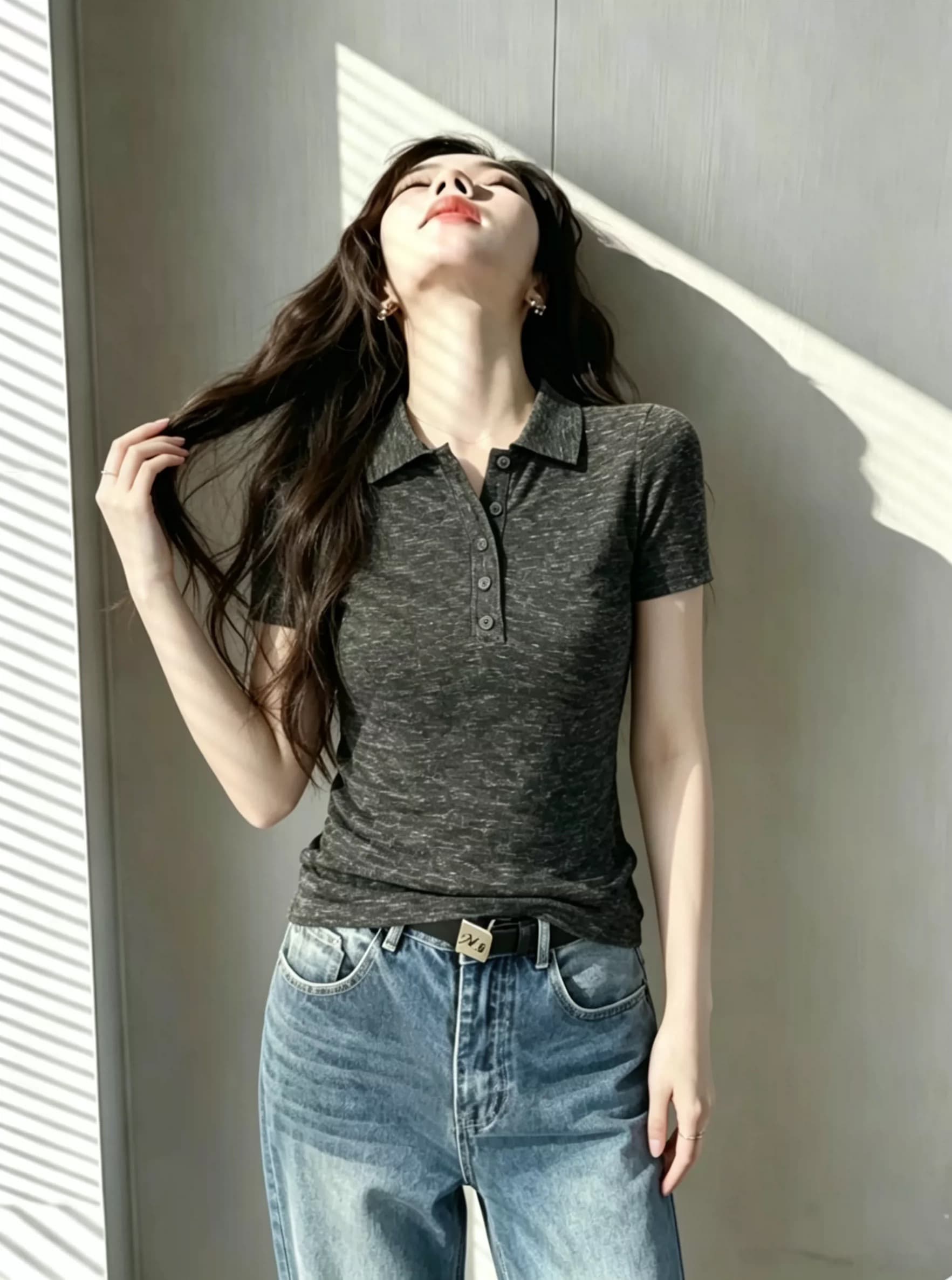 아름다운 외국 가스 니트 POLO 칼라 긍정적 인 어깨 반팔 티셔츠 여성 여름 새로운 꽃 실 몸매 가꾸기 슬림해 보이는 얇은 스타일 맨위