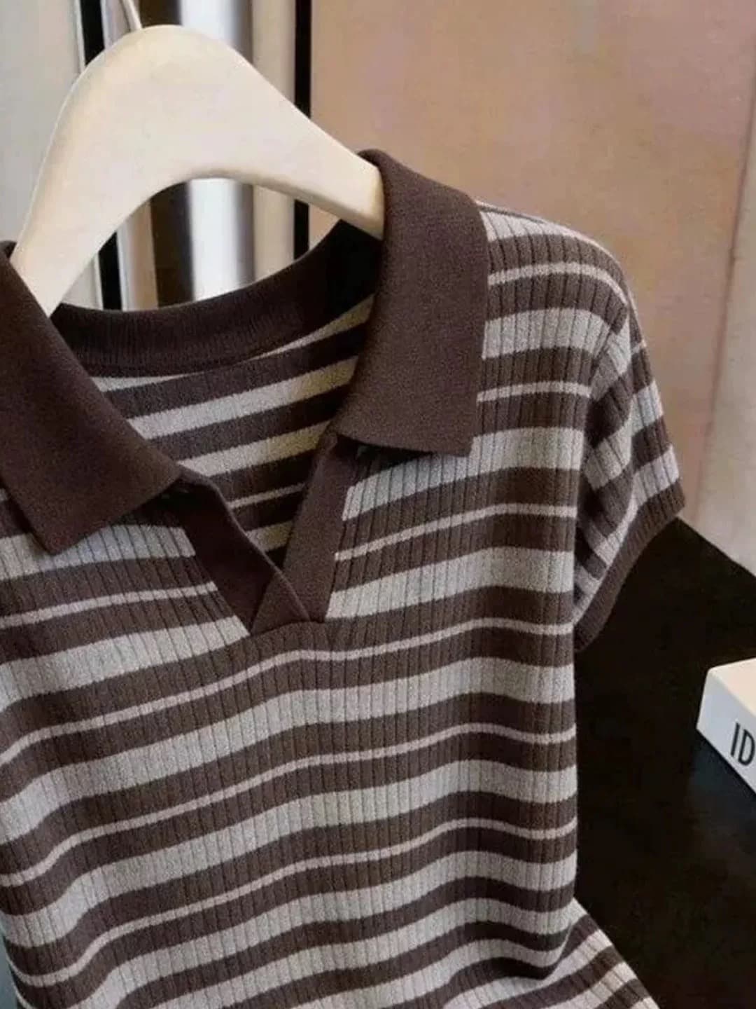 한국 스타일 커피 색상 POLO 칼라 스트라이프 니트 스웨터 여성 2026 여름 빅 사이즈 지방 mm 몸매 가꾸기 슬림해 보이는 슈퍼 화재 연령 감소 맨위 이미지 3