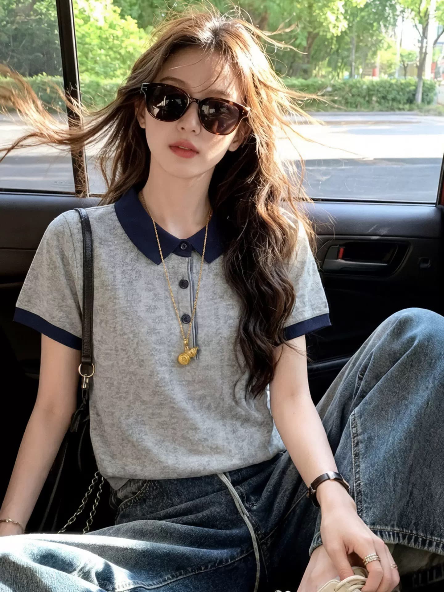 여름 POLO 칼라 배색 몸매 가꾸기 니트 반팔 티셔츠 여성 프랑스식 폴로 칼라 슬림해 보이는 2026 슈퍼 화재 연령 감소 맨위