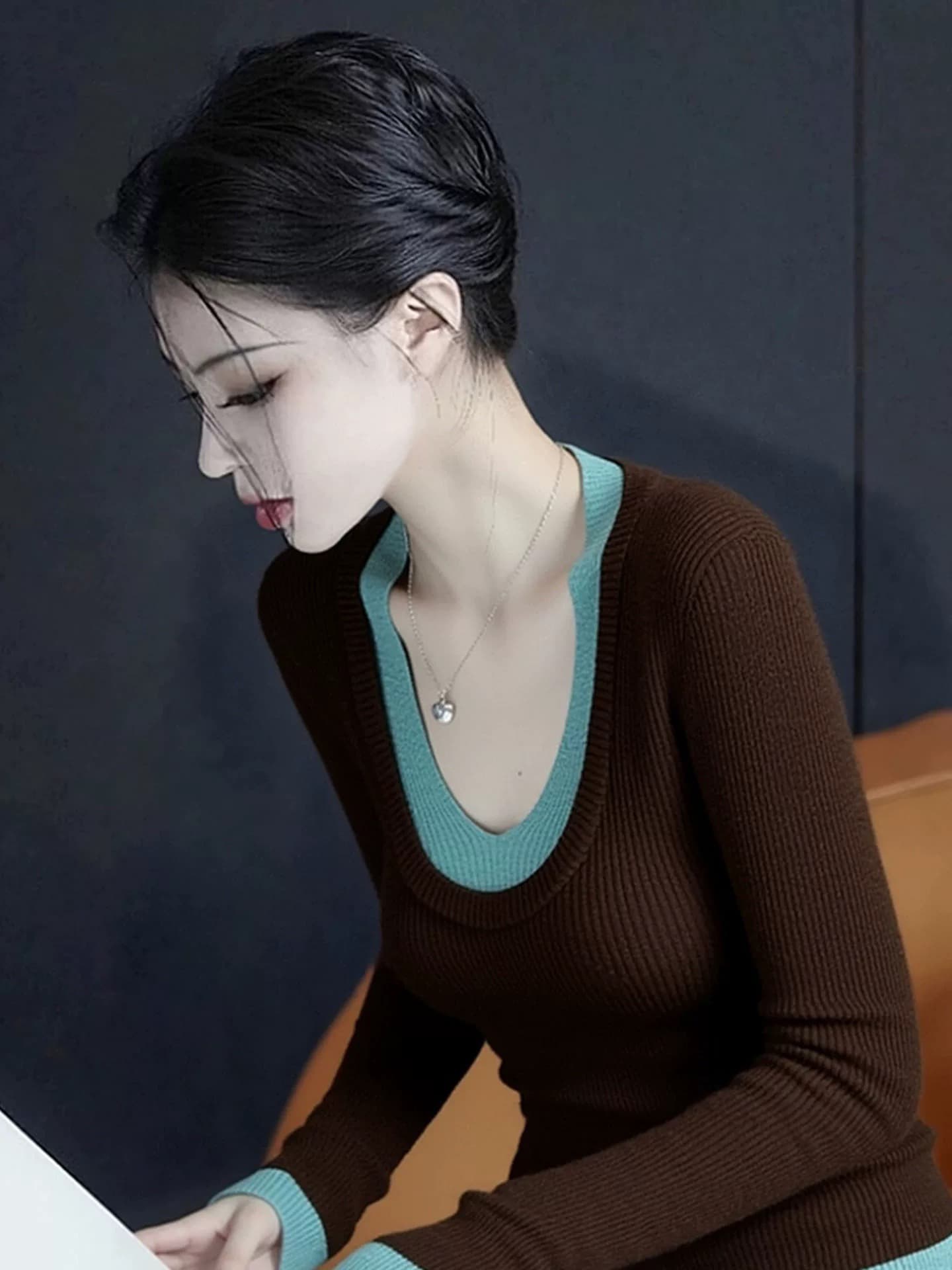 유럽 상품 고급 패션 긴팔 니트 스웨터 2026 이른 가을 고급 센스 미니멀리즘 새로운 기본 셔츠 맨위 여성 상세 이미지 2