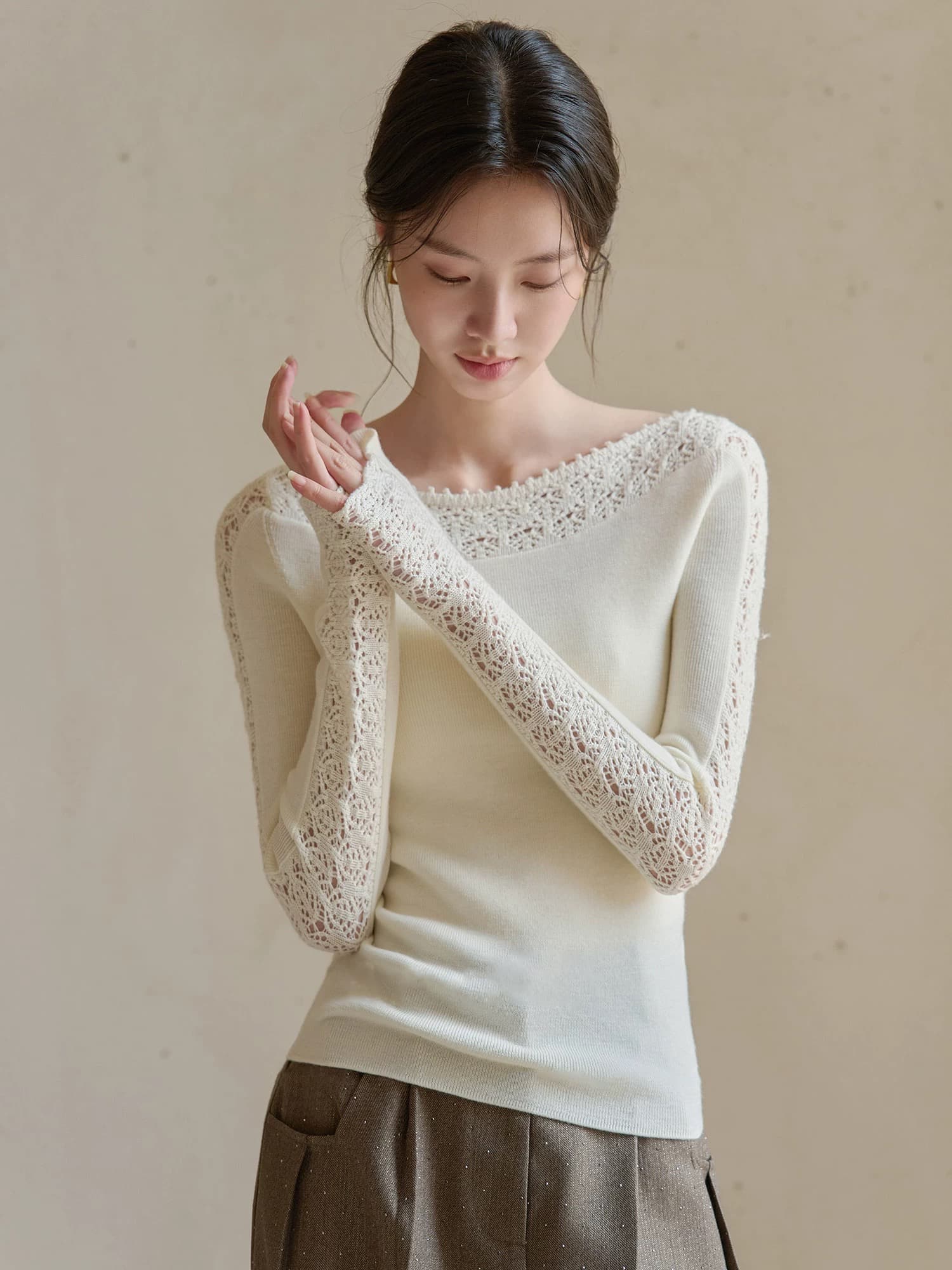 프랑스식 디자인 센스 작은 대중 보트넥 홀로우 아웃 자수 만나는 니트 스웨터 여성 봄 가을 인사이드 가져 가라. 홀로우 아웃 긴팔 맨위