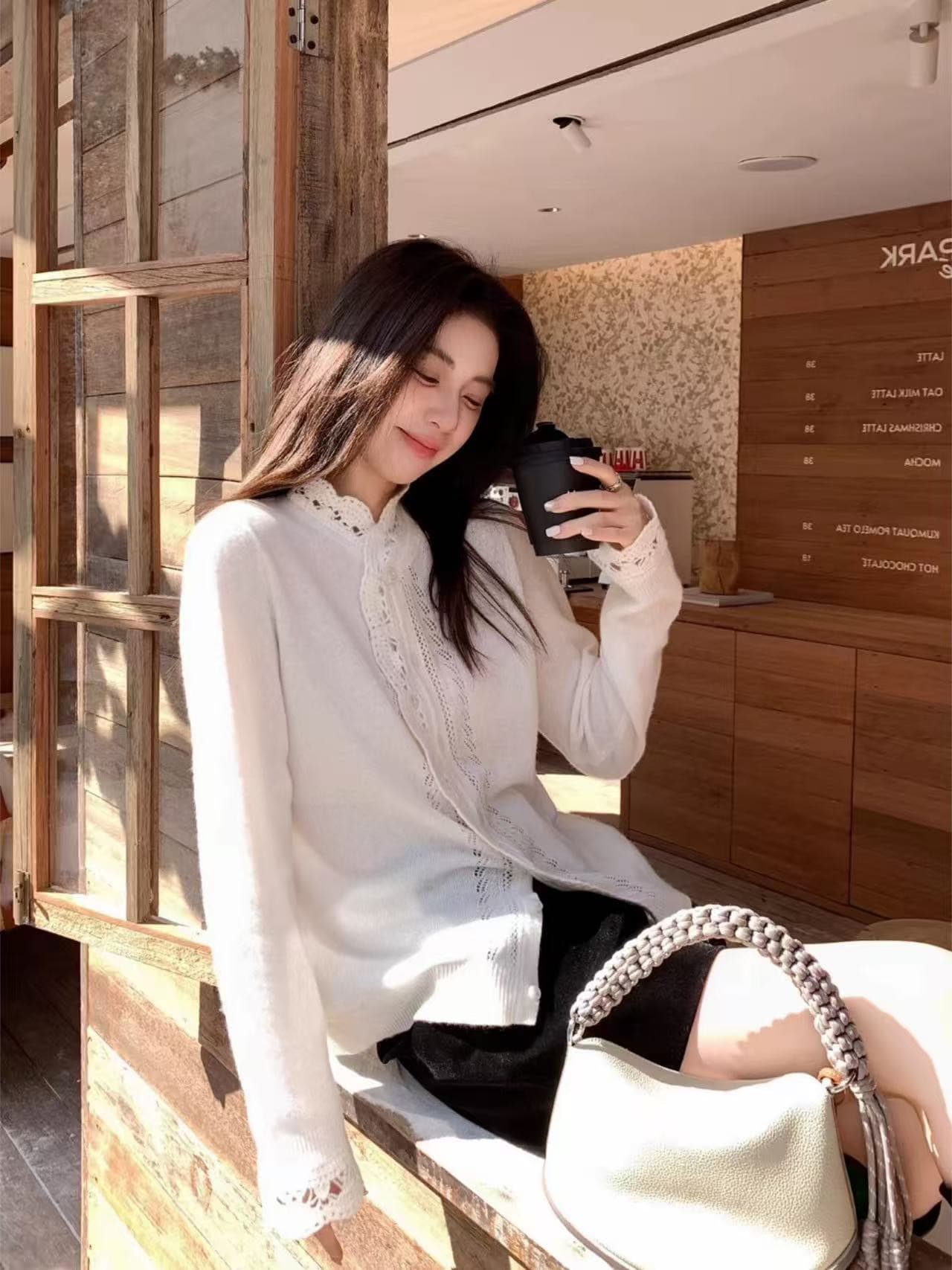디자인 센스 부드러운 품격 홀로우 아웃 레이스 부드러운 찹쌀 스웨터 양모 편안함 니트 오픈 가디건 2026 겨울 맨위 여성 상세 이미지 2