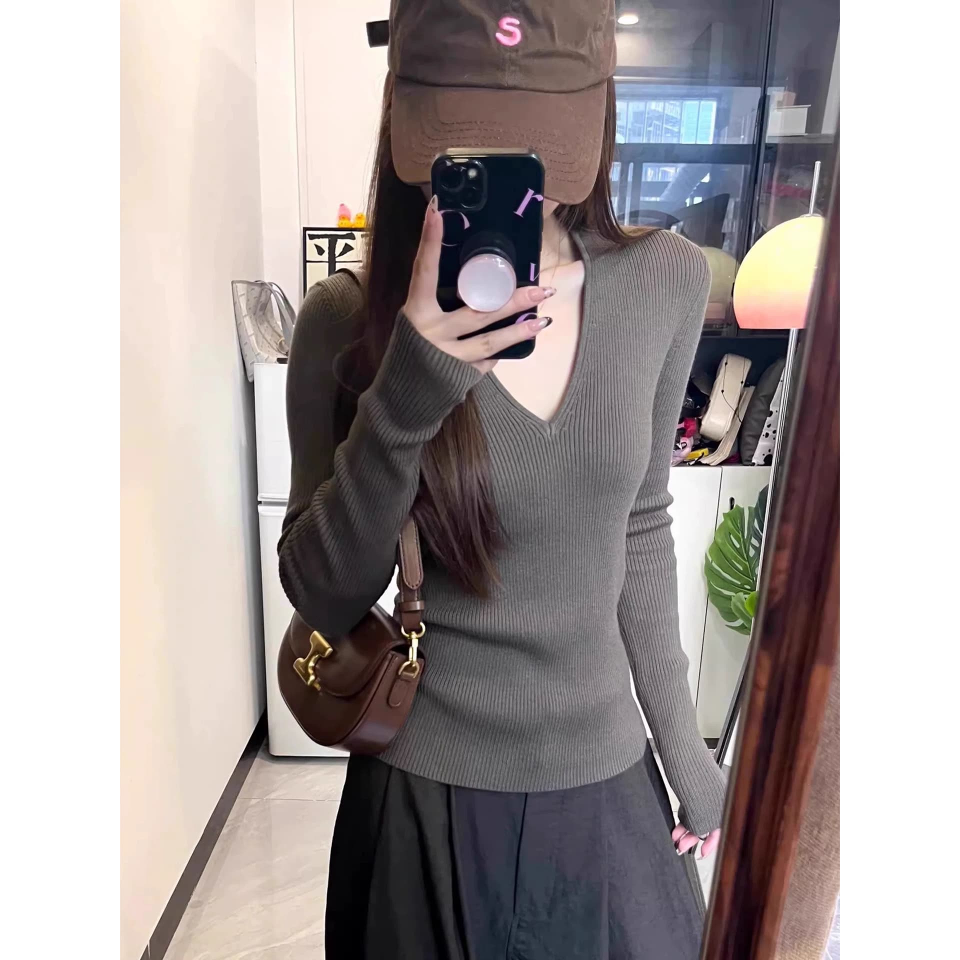 항구 바람 V넥 긴팔 니트 스웨터 여성 가을 겨울 새로운 몸매 가꾸기 디자인 센스 인사이드 가져 가라. 기본 셔츠 chic 맨위 여성 트렌디 이미지 5