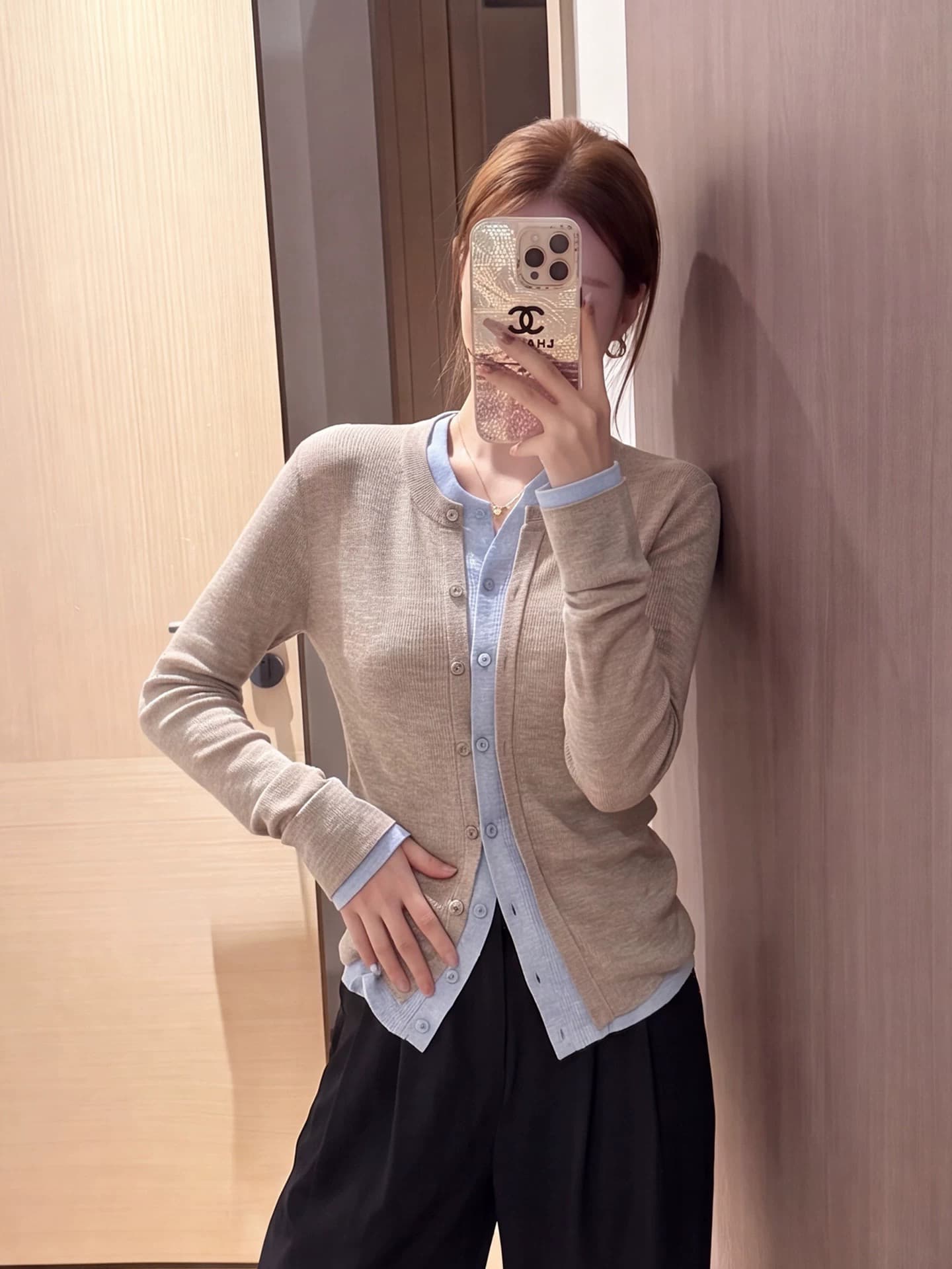 프랑스식 카키 색 페이크 레이어드 오픈 가디건 긍정적 인 어깨 긴팔 니트 스웨터 여성 이른 가을 싱글 착용 고유 한 아름다운 품격 맨위 이미지 2