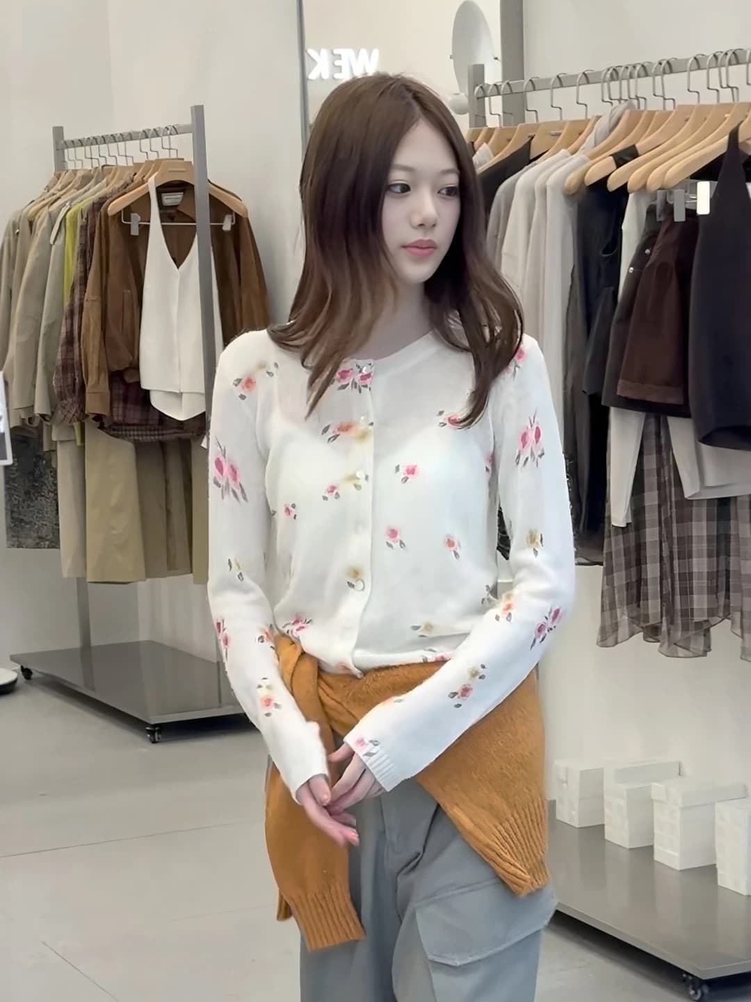 프랑스식 부드러운 바람 꽃무늬 라운드 넥 싱글 줄 버튼 니트 오픈 가디건 여성 이른 가을 새로운 와이드 부드러운 찹쌀 분위기 센스 맨위