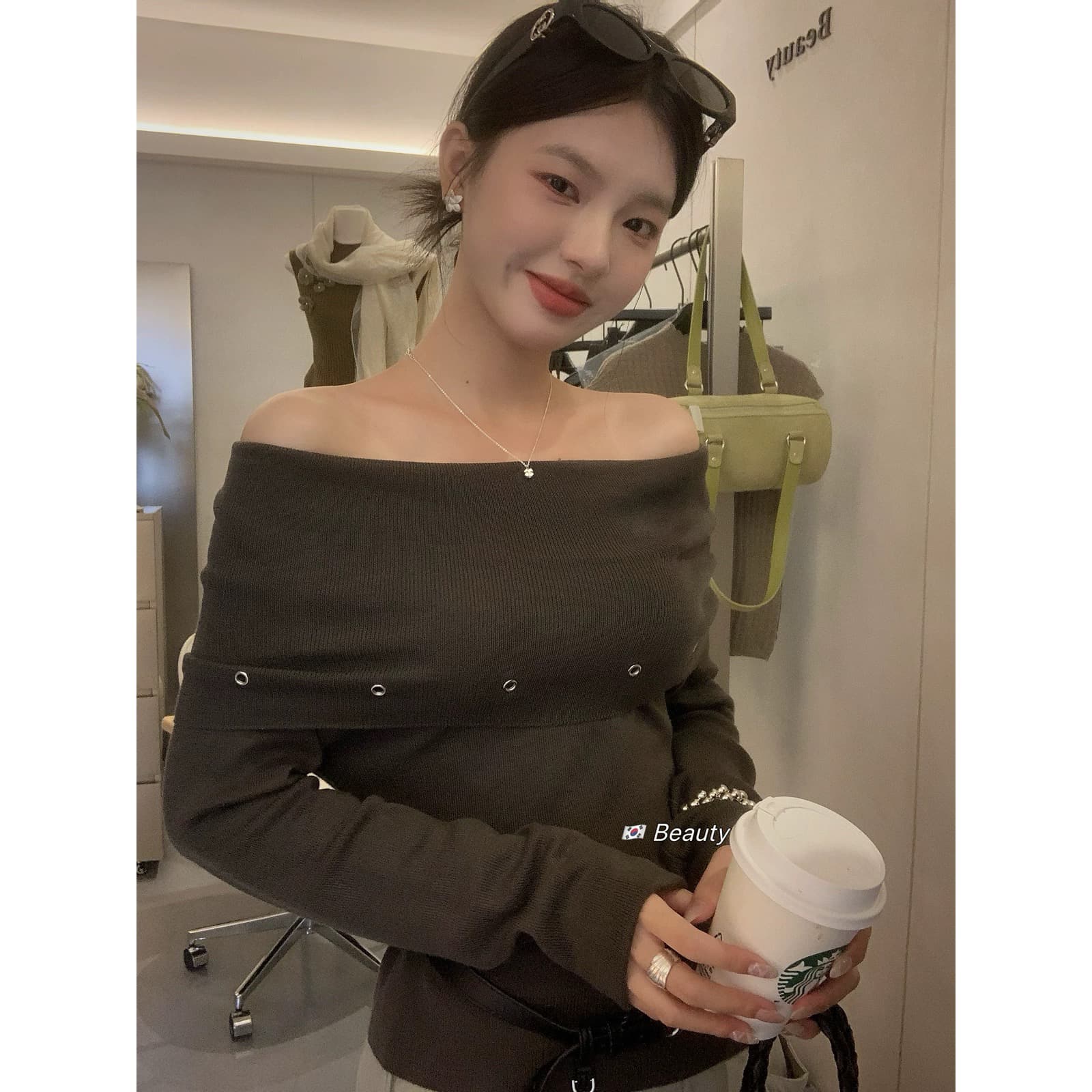 프랑스식 비스듬한 칼라 오프숄더 고급 센스 몸매 가꾸기 니트 스웨터 여성 가을 보트넥 인사이드 가져 가라. 슬림해 보이는 고유 한 아름다운 맨위 상세 이미지 2