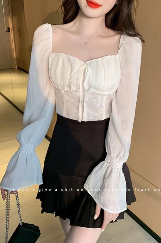 실사 2026 년 봄 프랑스식 복잡한 고대 칼라 레이스 조각 쇼트 스타일 Chic 나팔 소매 작은 대중 셔츠 이미지 6