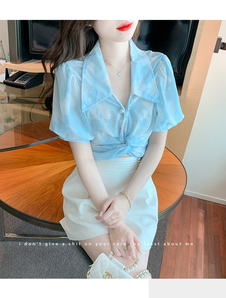 실사 2026 새로운 푸른 하늘과 흰 구름 홀치기 염색 프린트 십자가 스트랩 프랑스식 쇼트 스타일 몸매 가꾸기 다용도 맨위 상세 이미지 18