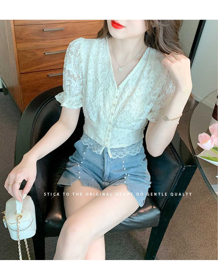 실사 2026 여름 새로운 레이스 셔츠 반팔 홀로우 아웃 허리 수축 품격 V넥 고급 외국 가스 작은 셔츠 상세 이미지 10