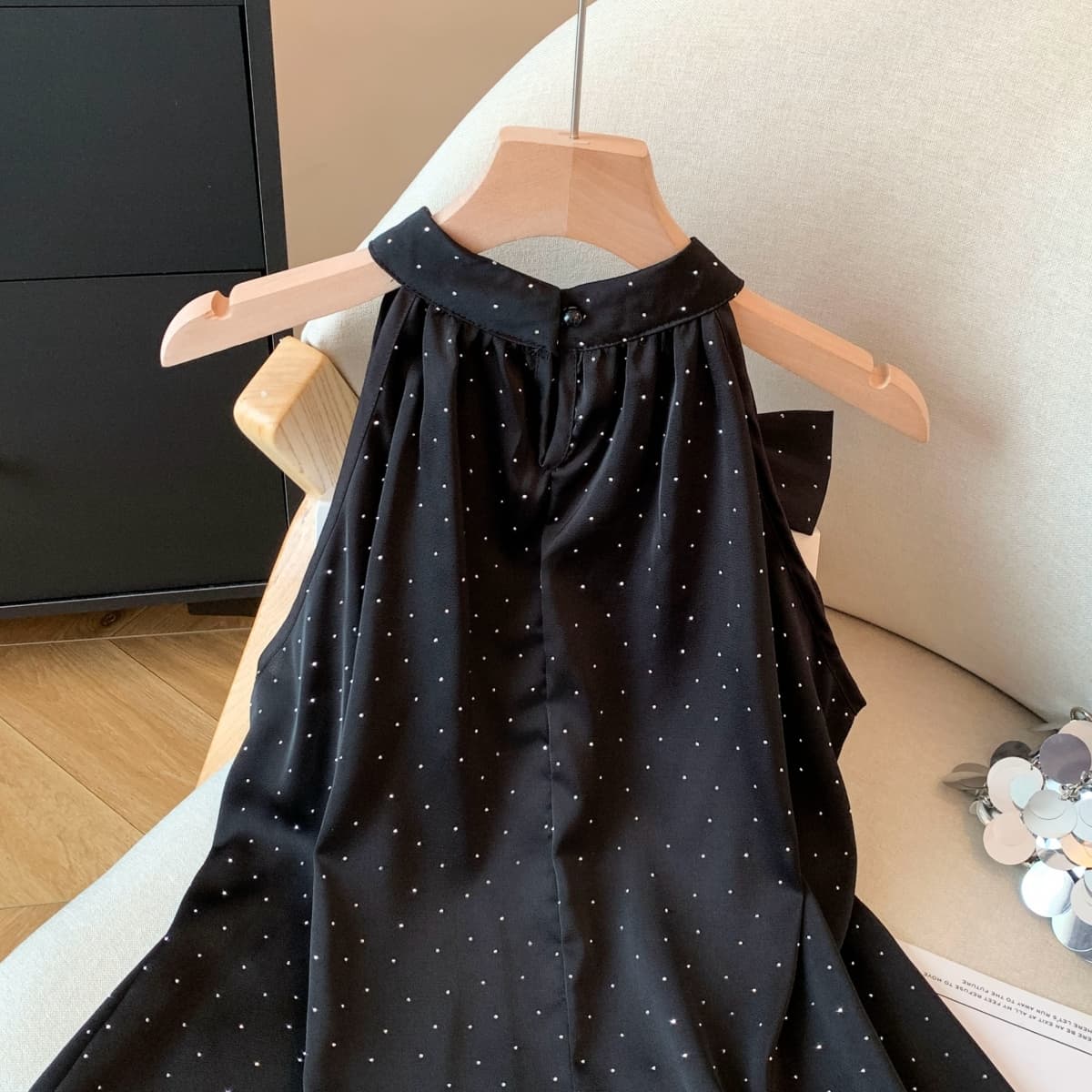 실사 품격 명문 여성 천 금빛 바람 순수한 욕망 바람 민소매 행침 목 허리 수축 조끼 핫픽스 나비 매듭 맨위 상세 이미지 16