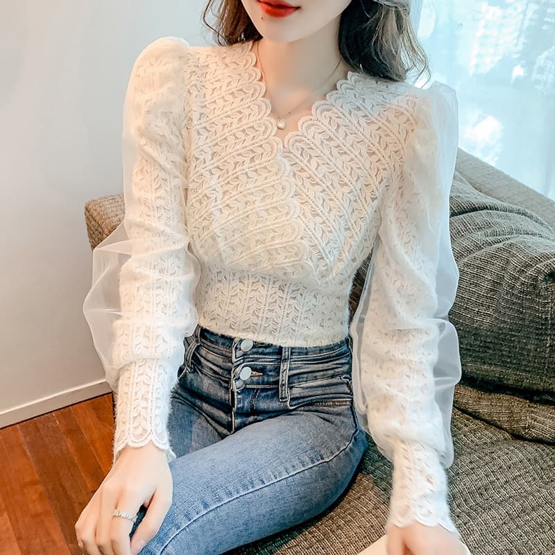 실사 2026 가을 V넥 허리 수축 망사 거품 소매 품격 레이스 셔츠 슬림해 보이는 부드러운 숙녀 맨위