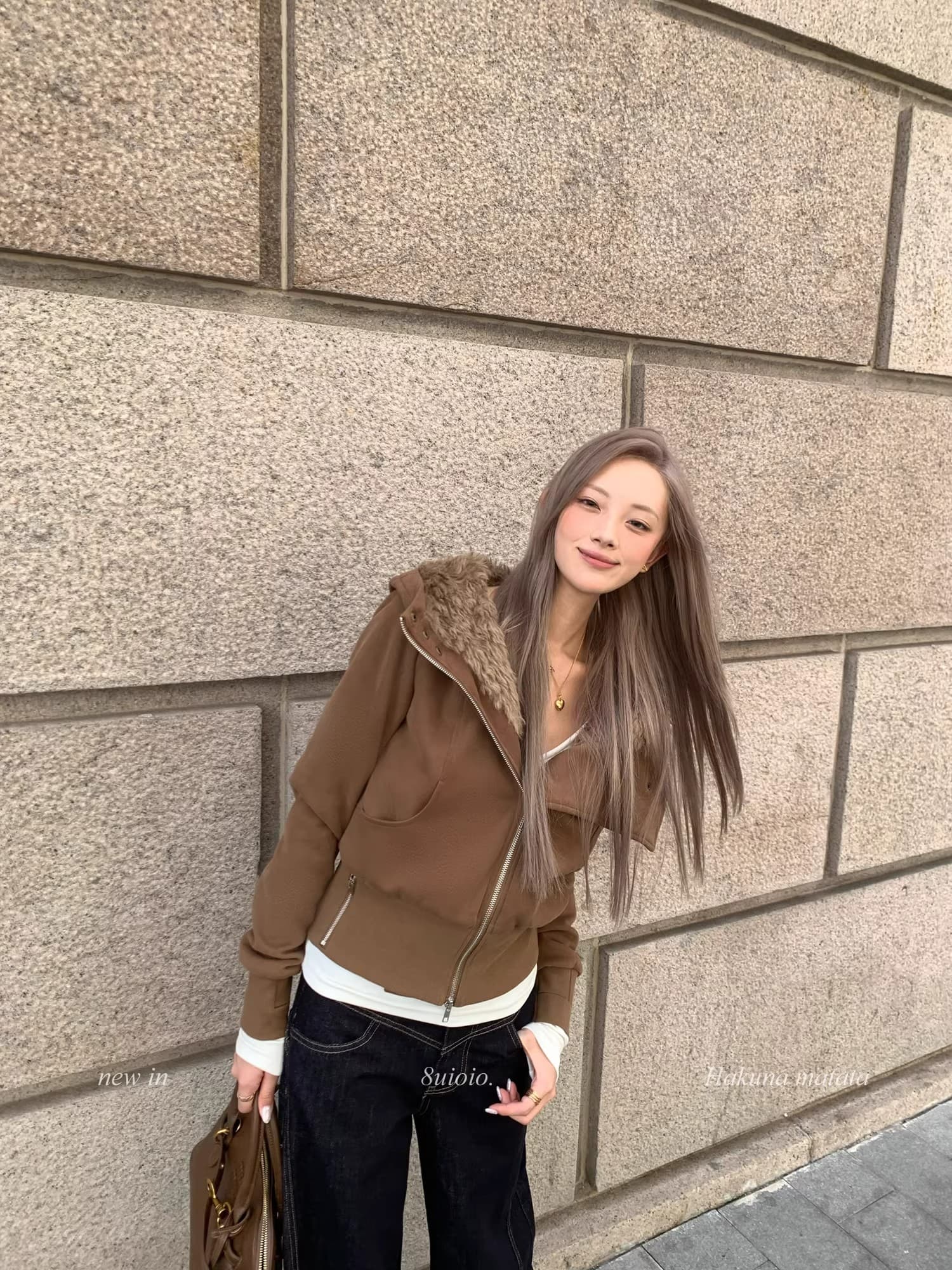 레트로 캐러멜 색상 모피 칼라 여성 코트 2025 겨울 새로운 아메리칸 디자인 센스 몸매 가꾸기 보온 쇼트 스타일 맨위 상세 이미지 5