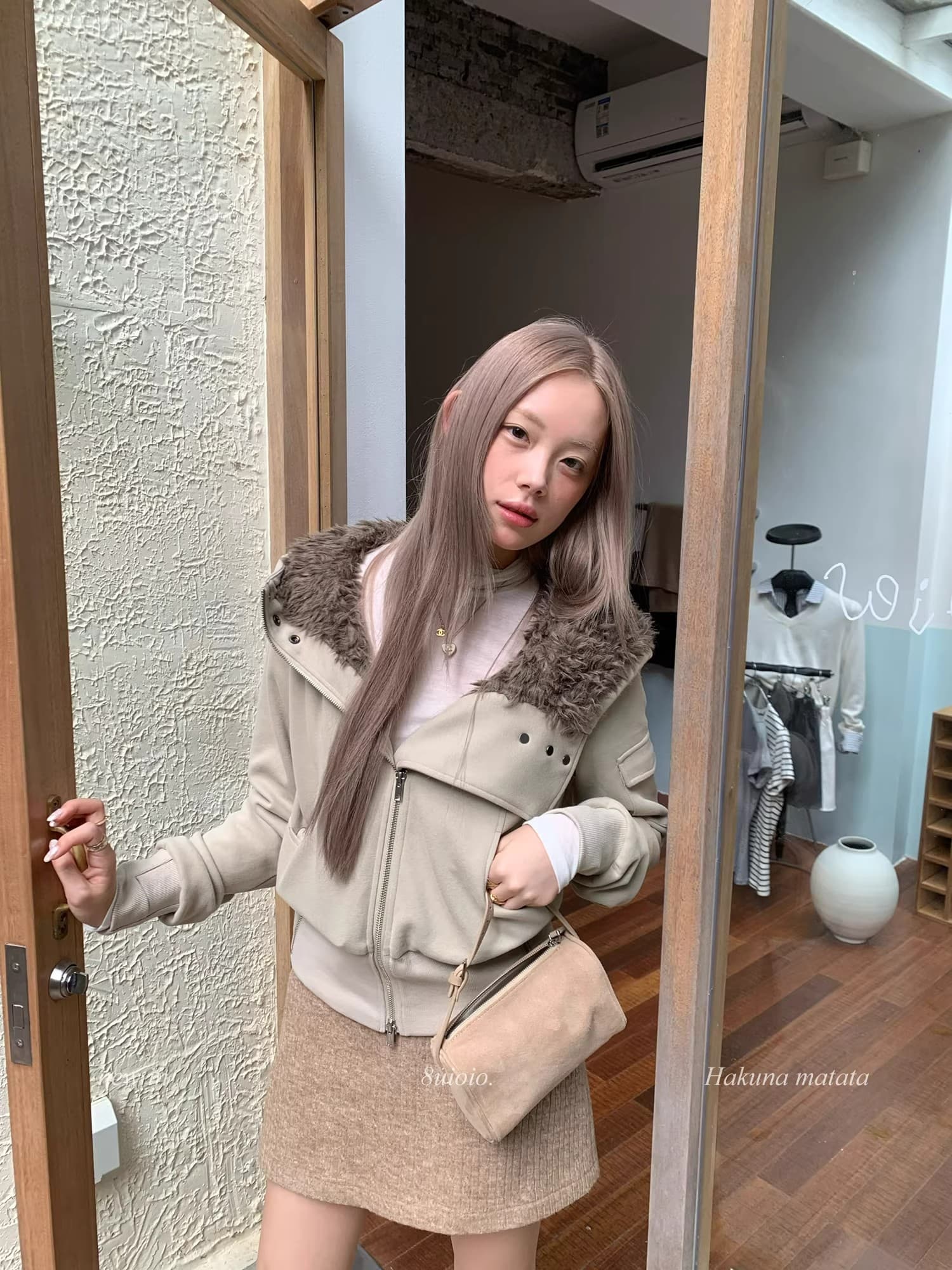 레트로 캐러멜 색상 모피 칼라 여성 코트 2025 겨울 새로운 아메리칸 디자인 센스 몸매 가꾸기 보온 쇼트 스타일 맨위 상세 이미지 28