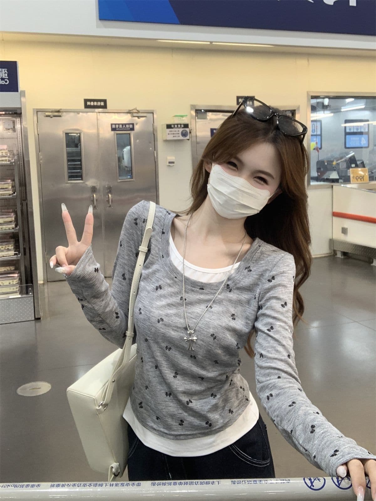 리브 De 플러시 270 그램 회색 비스듬한 어깨 모피 칼라 긴팔 티셔츠 여성 가을 겨울 순수한 욕망 오프숄더 기본 셔츠 맨위 상세 이미지 9
