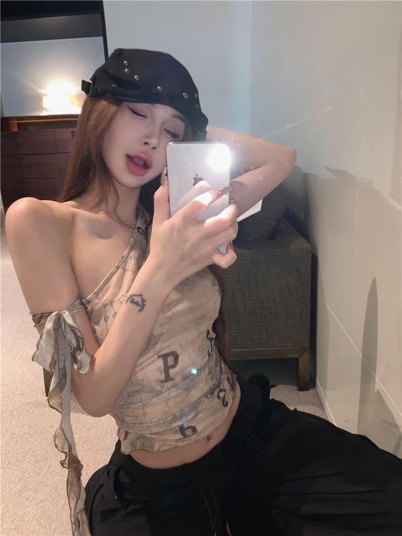 40d 망사 아메리칸 핫걸 낙서 프린트 비스듬한 어깨 티셔츠 여성 여름 세트 민소매 조끼 오프숄더 상세 이미지 7
