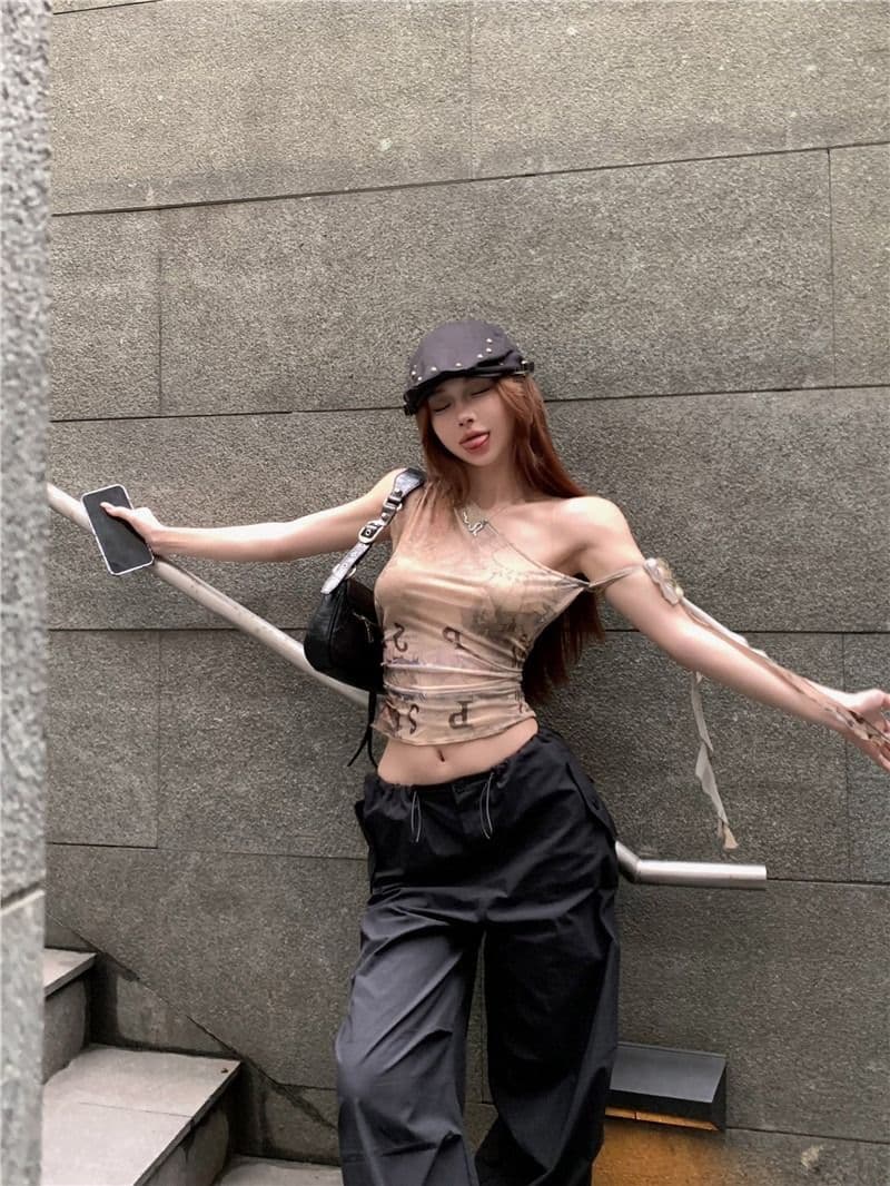 40d 망사 아메리칸 핫걸 낙서 프린트 비스듬한 어깨 티셔츠 여성 여름 세트 민소매 조끼 오프숄더 상세 이미지 13