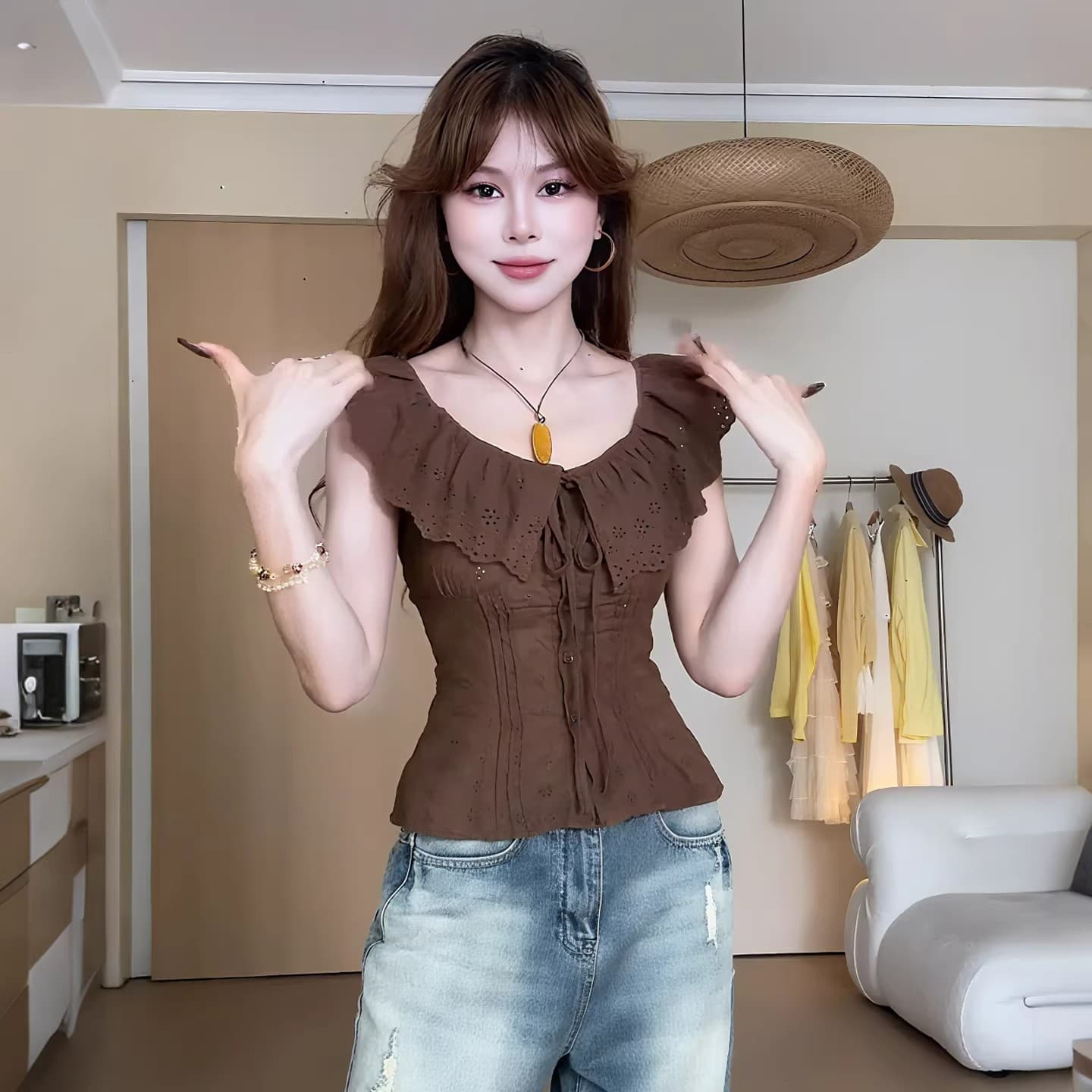 프랑스식 사소한 작은 날다 소매 맨위 여성 여름 슈퍼 잘 생긴 민소매 작은 셔츠 오프숄더 레이스 조각 커피 색상 셔츠 상세 이미지 3