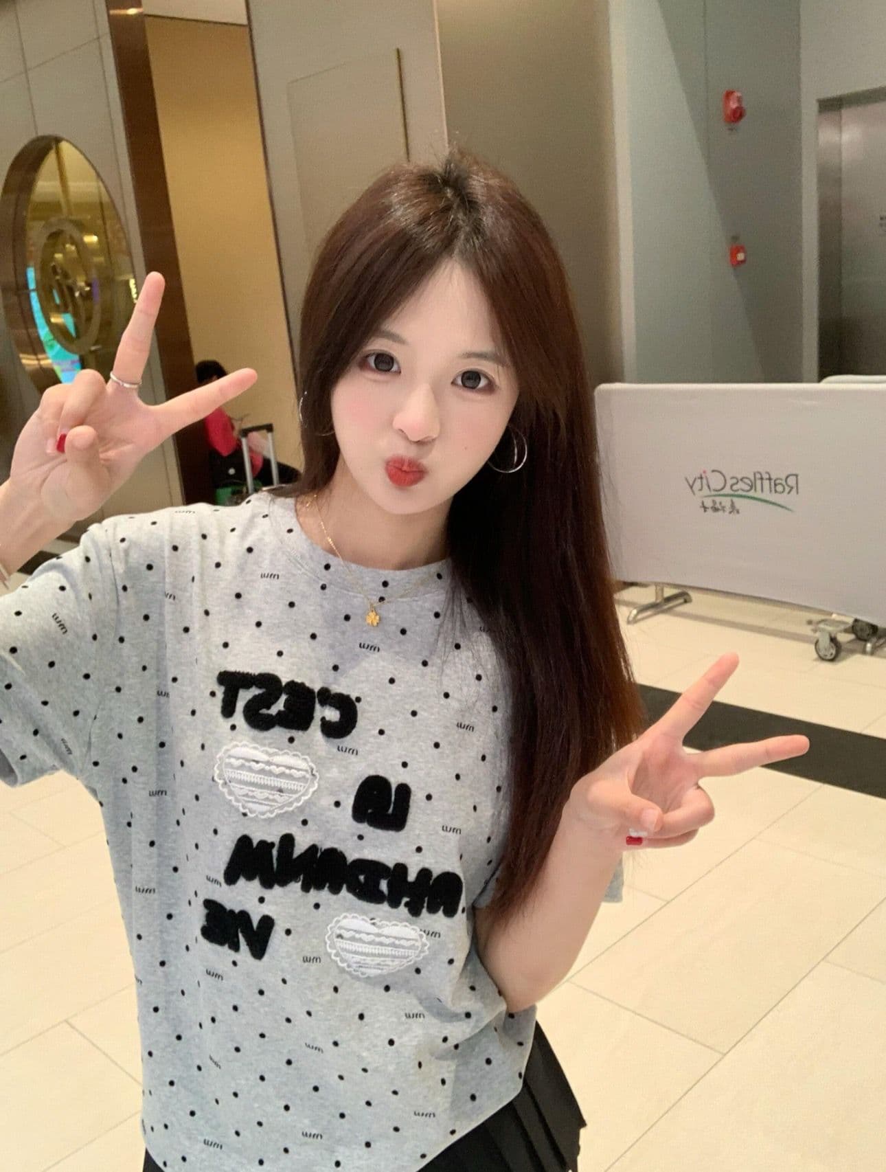 순면 220 그램 빗질하다 닫기 2026 디자인 센스 폭발 도트 무늬 알파벳 자수 반팔 티셔츠 여성 이미지 4
