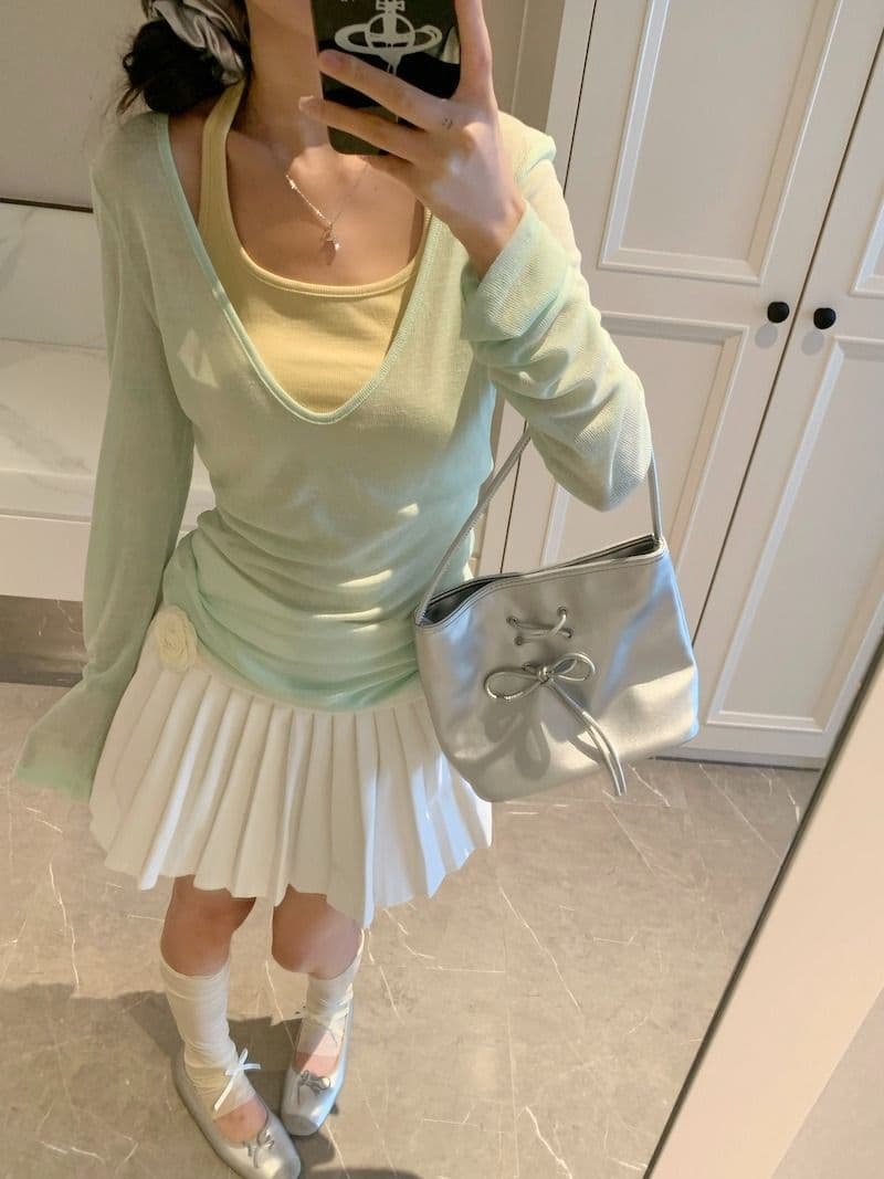 주간 실크 리브 박하 녹색 얇은 스타일 스택 착용 V넥 자외선 차단 긴팔 티셔츠 여성 여름 슬림해 보이는 긍정적 인 어깨 단색 맨위 상세 이미지 4