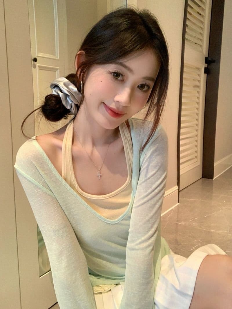 주간 실크 리브 박하 녹색 얇은 스타일 스택 착용 V넥 자외선 차단 긴팔 티셔츠 여성 여름 슬림해 보이는 긍정적 인 어깨 단색 맨위 상세 이미지 9