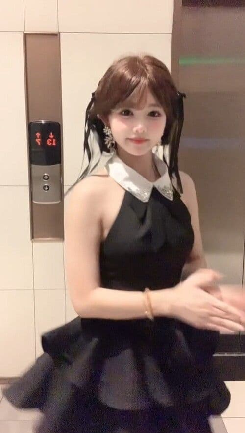 프랑스식 품격 나비 매듭 몸매 가꾸기 행침 목 허리 수축 슬림해 보이는 백리스 작은 검은 드레스 여름 새로운 퍼프 여성 드레스 상세 이미지 3