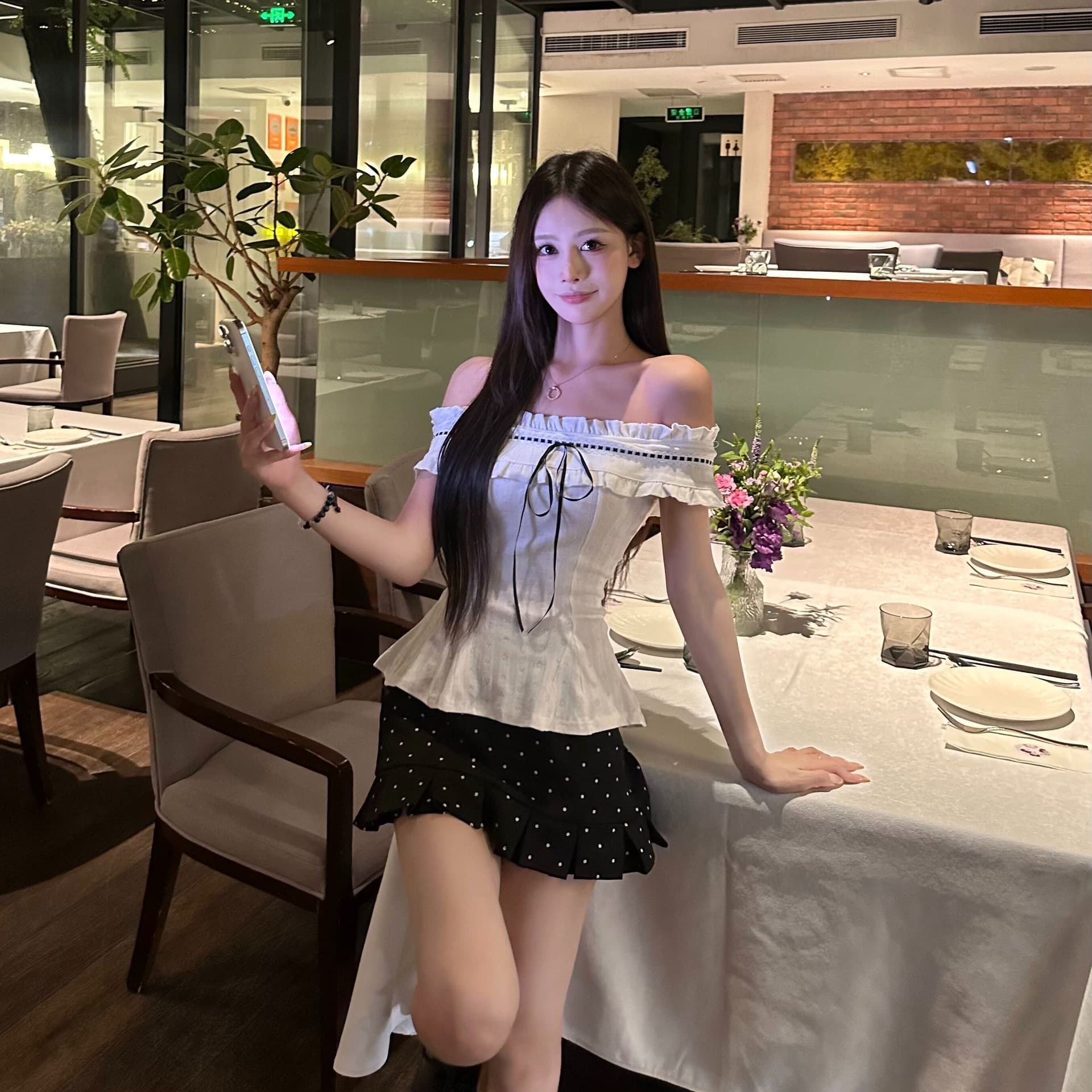 프랑스식 순수한 욕망 달콤함 몸매 가꾸기 오프숄더 맨위 투피스 슈트 여성 디자인 센스 도트 무늬 반신 짧은 치마 여름