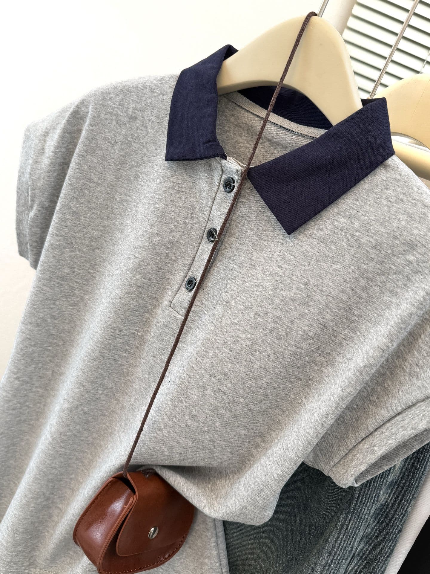 실사 순면 리브 배색 POLO 셔츠 폴로 칼라 반팔 티셔츠 여성 여름 몸매 가꾸기 슬림해 보이는 Feifei 소매 맨위 트렌디 상세 이미지 4
