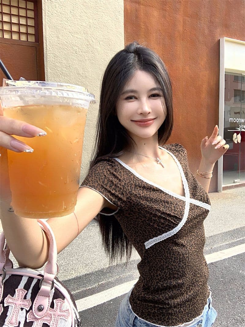 원본 3 색 핫걸 바람 레이스 조각 V넥 반팔 티셔츠 여성 여름 레트로 레오파드 무늬 몸매 가꾸기 맨위 상세 이미지 15